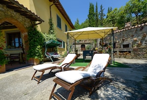 Property grounds - Villa in a hilly area surrounded by greenery with swimming pool and breathtaking views (cortona)