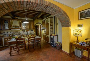 Dining - Villa in a hilly area surrounded by greenery with swimming pool and breathtaking views (cortona)