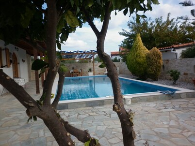 Spacious 3 bedroom Villa with private pool, patio and roof terrace.
