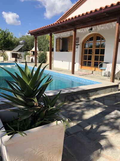 Spacious 3 bedroom Villa with private pool, patio and roof terrace.