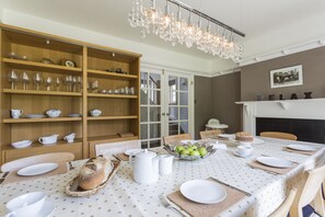 Dining - 👨‍👨‍👧‍👦   Countryside Family Friendly House & Annex - completely detached (Droxford)