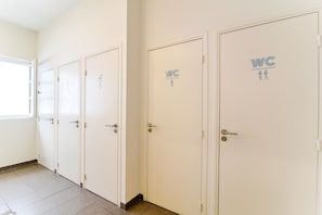 Shower, free toiletries, hair dryer