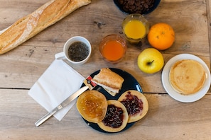Daily buffet breakfast for a fee