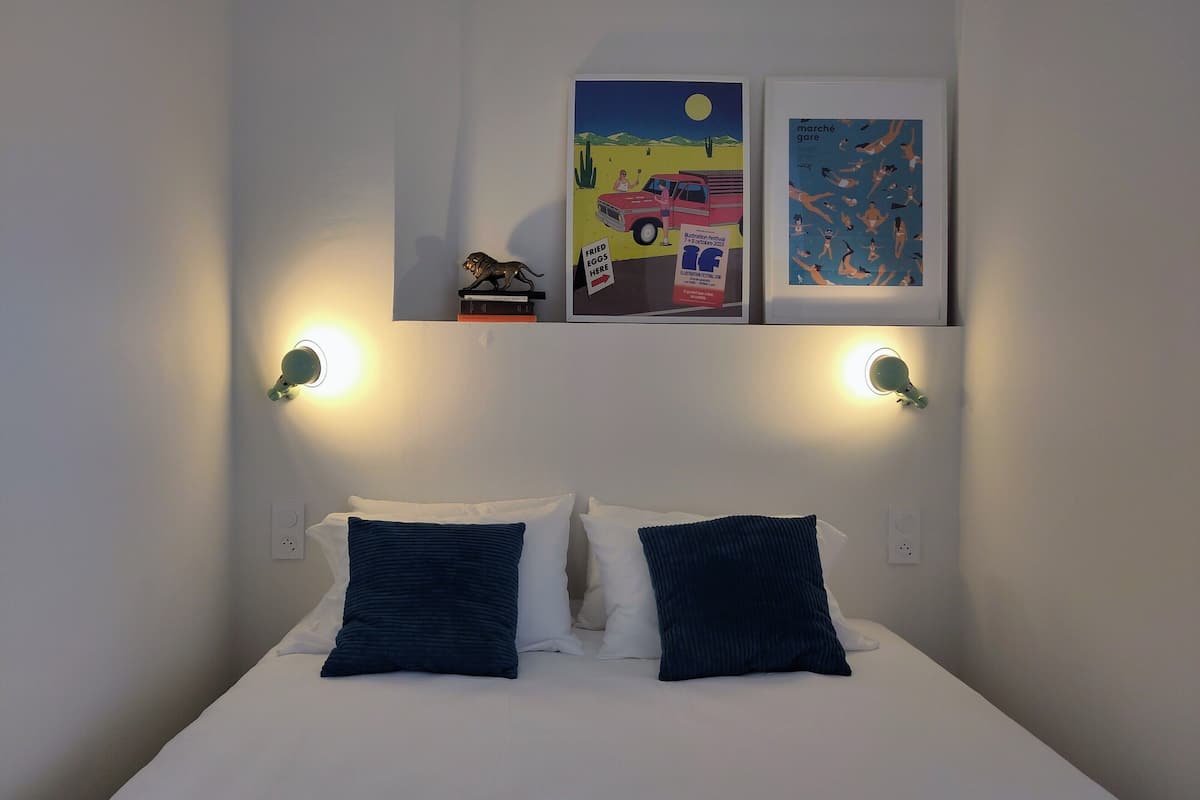 Family Room | Iron/ironing board (on request), WiFi (free), bed sheets