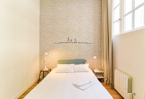 Double Room, Shared Bathroom | Iron/ironing board, free WiFi, bed sheets, wheelchair access - Slo Lyon Saxe (Lyon)