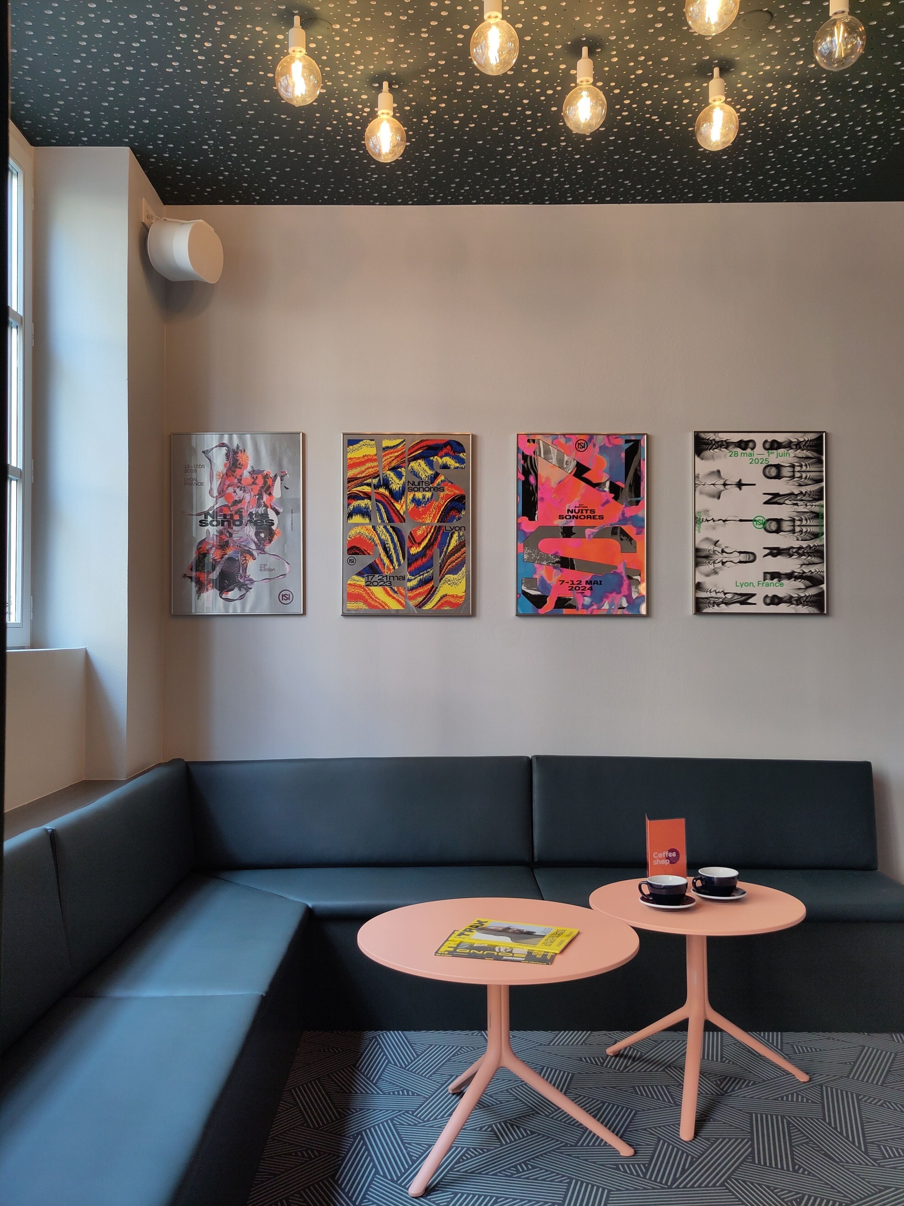Coin salon dans le hall