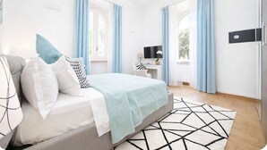 A modern bedroom with a bed, a desk, and a TV. - Lux comfort privacy in the center of Rome, shared by a group of 10 friends (Roma)