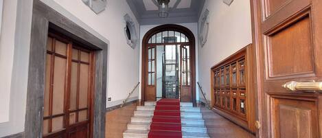 Interni