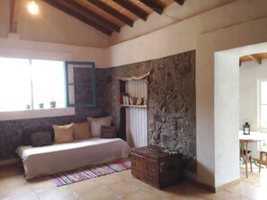 2 bedrooms, desk, WiFi, bed sheets - CASA AURA sunshine over the sea (Hermigua la gomera)