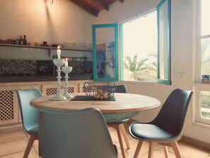 Dining - CASA AURA sunshine over the sea (Hermigua la gomera)