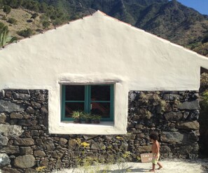 Exterior detail - CASA AURA sunshine over the sea (Hermigua la gomera)