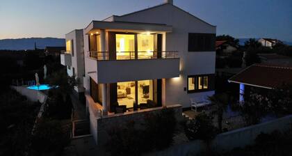 Family friendly holiday home - great sea view - close to sandy beach - WIFI