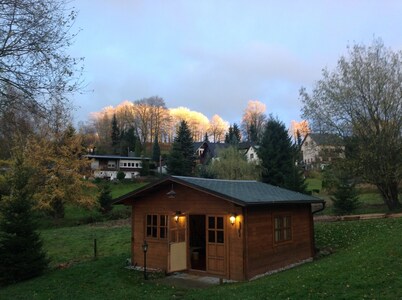 Casa unifamiliar y jardín con vistas a las ruinas del castillo de Frauenstein