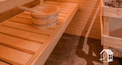 Detached house and garden with a view of the Frauenstein castle ruins