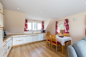 Fridge, microwave, oven, stovetop - Top offer, free WiFi, high quality equipment, tranquility, large garden (Überlingen)