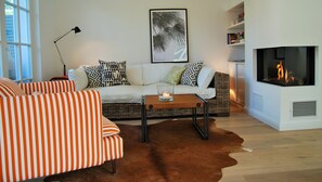 TV, fireplace, video games, books - Chic and comfortable living in Zingst - WLAN, Sky, fireplace, sauna, close to the beach (Zingst)
