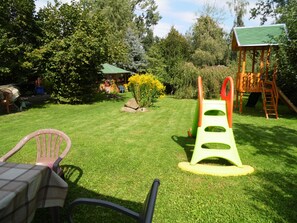 Children’s area - Family/child-friendly, lounge with billiards and balcony, free WLAN (Herrnhut OT Ruppersdorf)