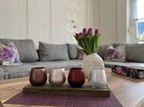 TV, DVD player, books, video library - New Feriewohnung in the heart of the valley with stunning view to Roßtrappe, **** (Thale)
