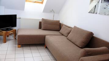 TV, DVD player, books, stereo