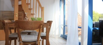 Modern apartment for 4 pers., Near the beach, south-facing balcony, free Wi-Fi