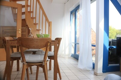 Modern apartment for 4 pers., Near the beach, south-facing balcony, free Wi-Fi