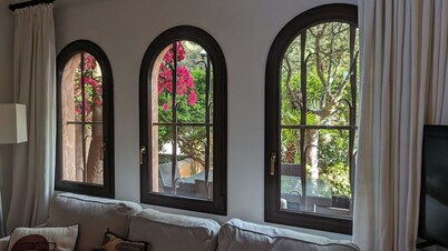 Casa generoso y romántico con vistas a la montaña en zona tranquila