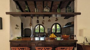 Fridge, microwave, oven, stovetop - Sustainable romantic retreat in a quiet location with mountain views (Cala San Vicente)