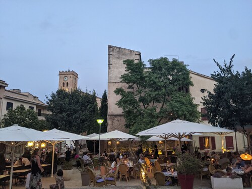 Romantisches Haus mit Garten und Bergblick