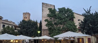 Chalet généreuse et romantique avec vue sur la montagne dans un endroit calme