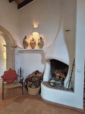 Interior - Romantic house with garden and mountain views (Cala San Vicente)