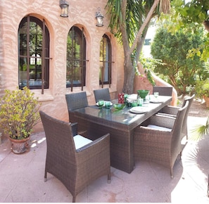 Outdoor dining