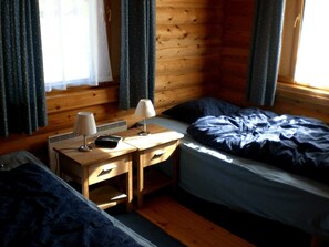 2 bedrooms, in-room safe, iron/ironing board, free WiFi - Cozy, new 5 star log cabin directly on the lake. Water, forest, winter sports (Voipala)