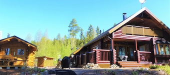 Cozy, 5 star log cabin directly on the lake. Water, forest, winter sports