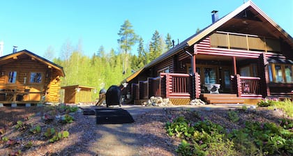 Cozy, 5 star log cabin directly on the lake. Water, forest, winter sports