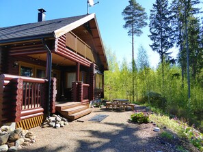 Exterior - Cozy, new 5 star log cabin directly on the lake. Water, forest, winter sports (Voipala)