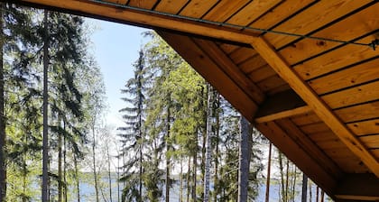 Cozy, 5 star log cabin directly on the lake. Water, forest, winter sports