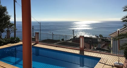 Villa avec piscine et vue imprenable sur prĂšs de la plage de Ponta do Sol