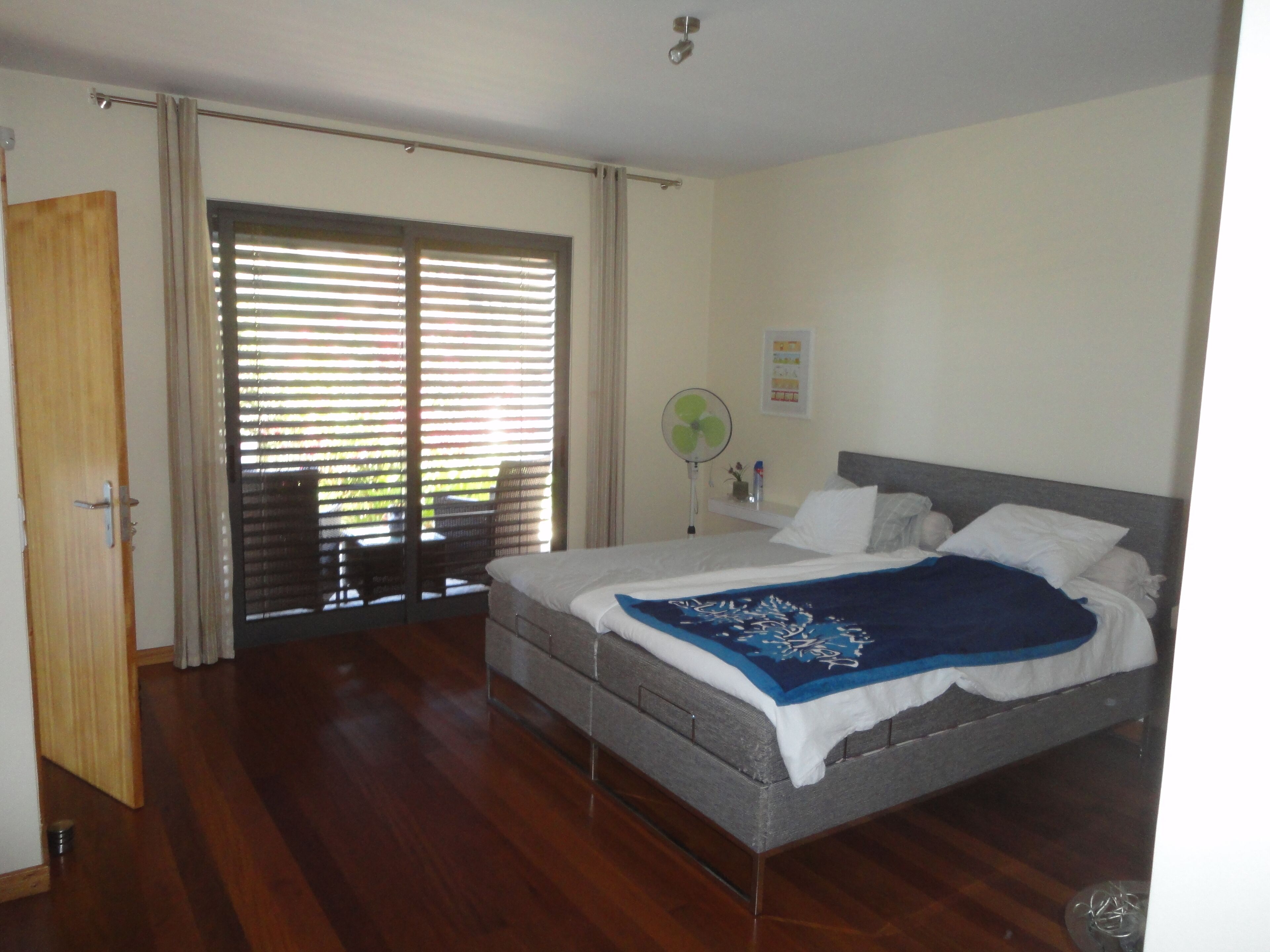 3 habitaciones, escritorio, tabla de planchar con plancha y wifi gratis 