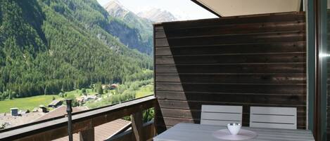 تناول الطعام بالخارج