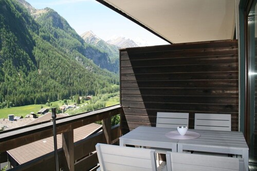 Apartment with balcony with mountain views in Heiligenblut, in the hiking u. Ski Area