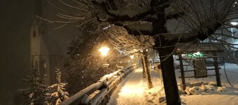 ハイリゲンブルートの山を望むバルコニー付きのアパートメント、ハイキングコース スキー場