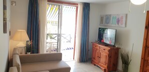TV, DVD player, books, stereo - Apartment Parque Santiago 3 oceanfront + beach, heated pool, WiFi, Terrace (Arona)
