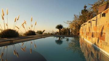 Een verwarmd zwembad