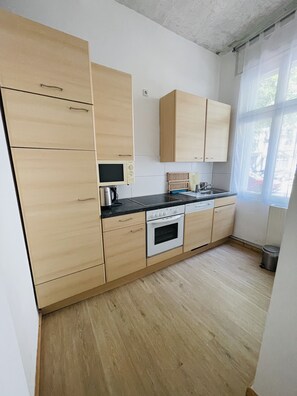 冷蔵庫、電子レンジ、コンロ、食器洗い機