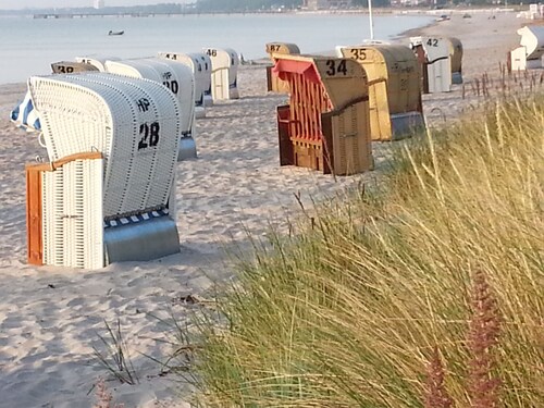 Auringonlaskua ja meren ääniä osallisuutta