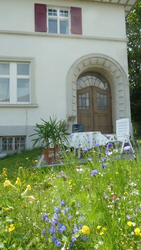 Kreative Behaglichkeit im renovierten Schulraum, 123 qm