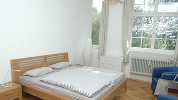 4 bedrooms, in-room safe, desk, iron/ironing board