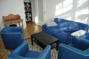 TV, DVD player, foosball, table tennis - Creative comfort in the renovated classroom, 123 sqm (Argenbühl)