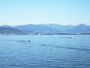 サンラウンジャー、ビーチタオル