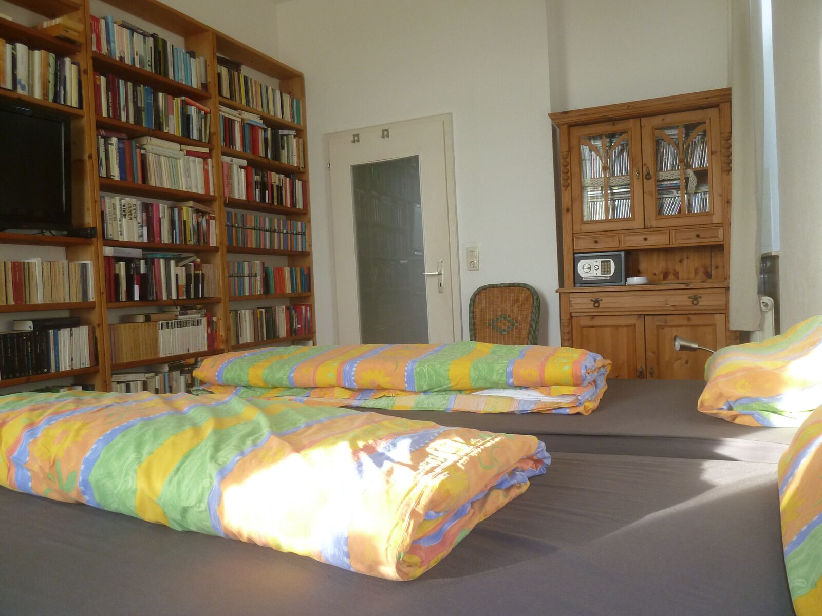 4 chambres, coffres-forts dans les chambres, bureau